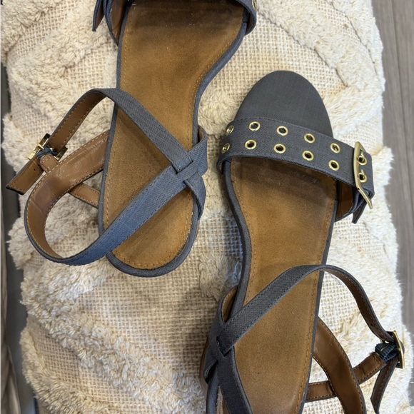 Beautiful gray Aerosols sandlas, size 8. Worn once! - Picture 2 of 5